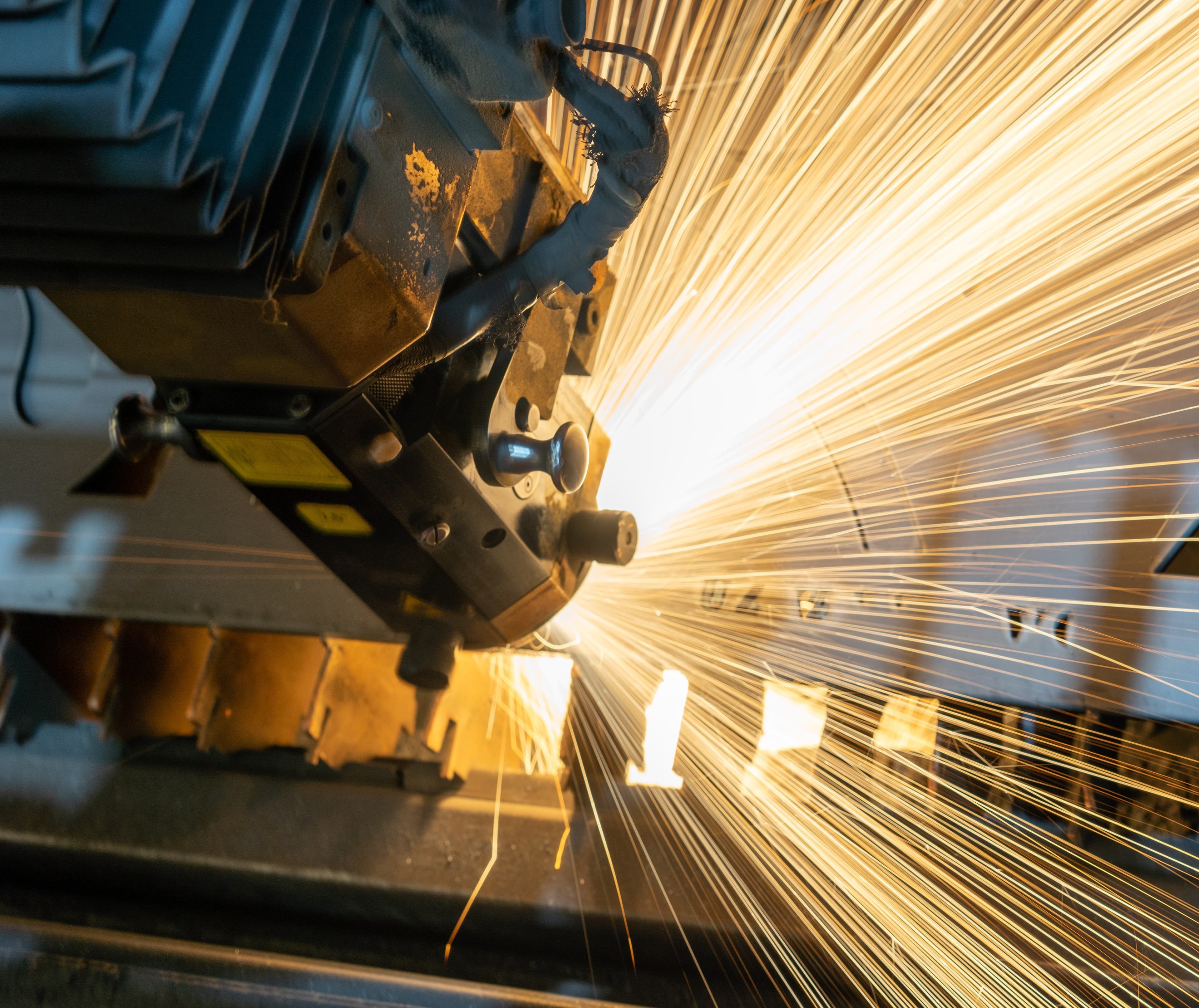 Milling machine being connected to a distributed network.